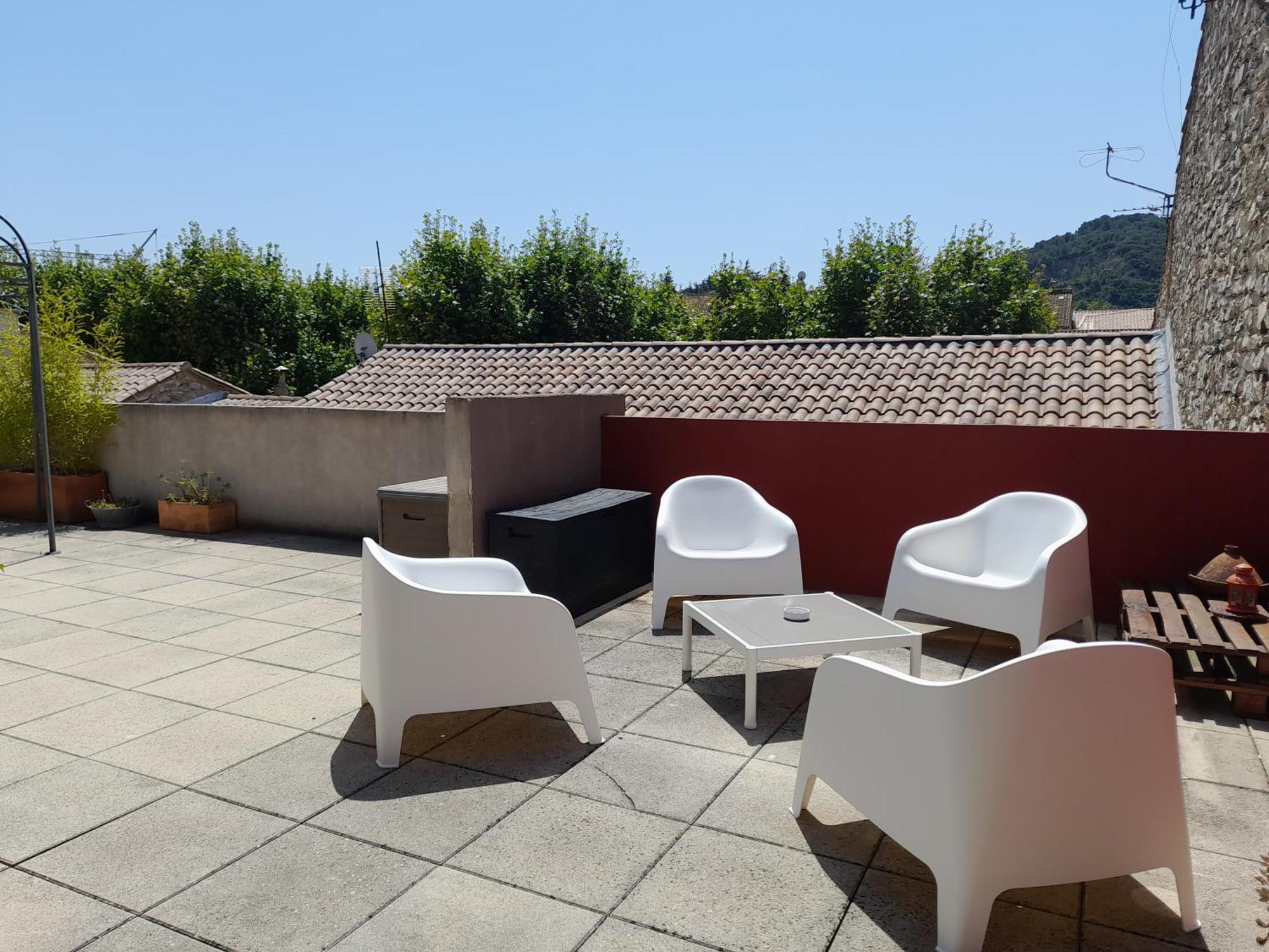 Grande Terrasse Et Vue Sur Le Site Antique Vaison-la-Romaine